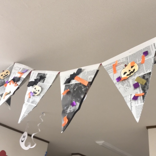 【みんなの投稿】英文字新聞ガーランド