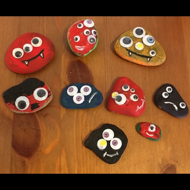 【みんなの投稿】拾った石でモンスター作り 【みんなの投稿】拾った石でモンスター作り
