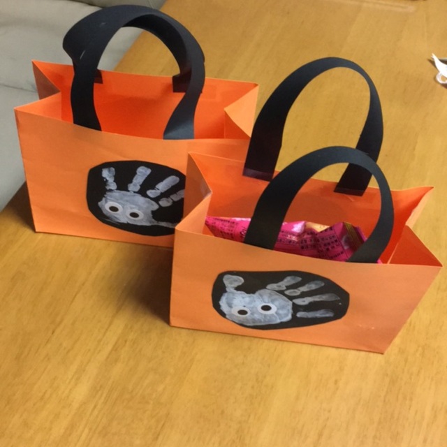【みんなの投稿】【ハロウィンのお菓子入れ】2歳
