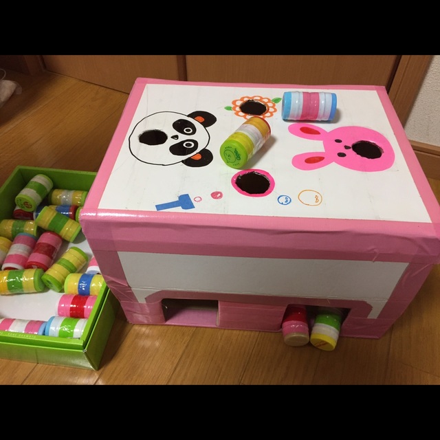 【みんなの投稿】ボトルキャップのポットン 0.1歳児