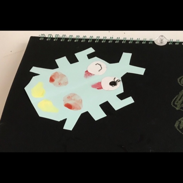 【みんなの投稿】デカルコマニーで虫作り。