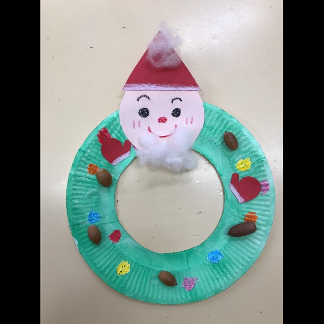 【みんなの投稿】紙皿クリスマスリース 【みんなの投稿】紙皿クリスマスリース