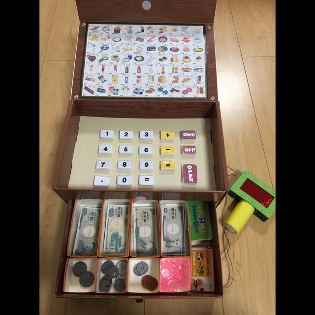 【みんなの投稿】お店やさんごっこ好きな息子に手作りレジスター