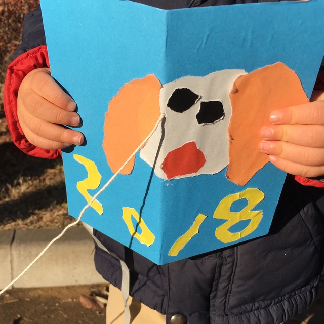 【みんなの投稿】画用紙で凧上げ