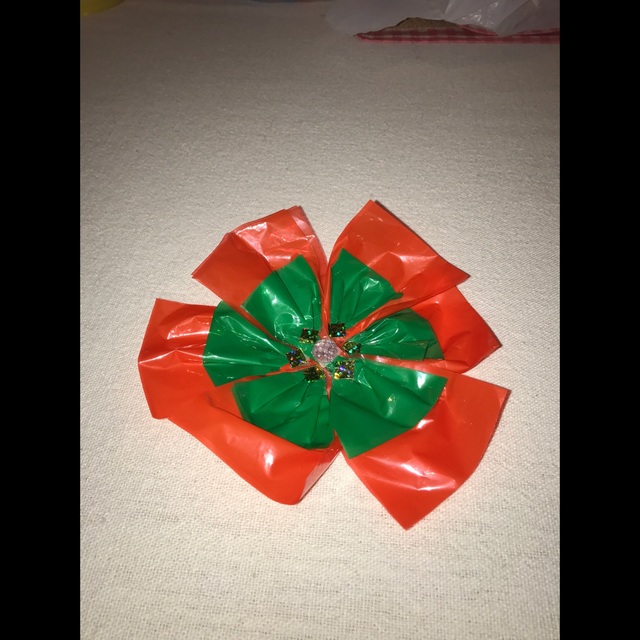 【みんなの投稿】ポインセチア風のコサージュ