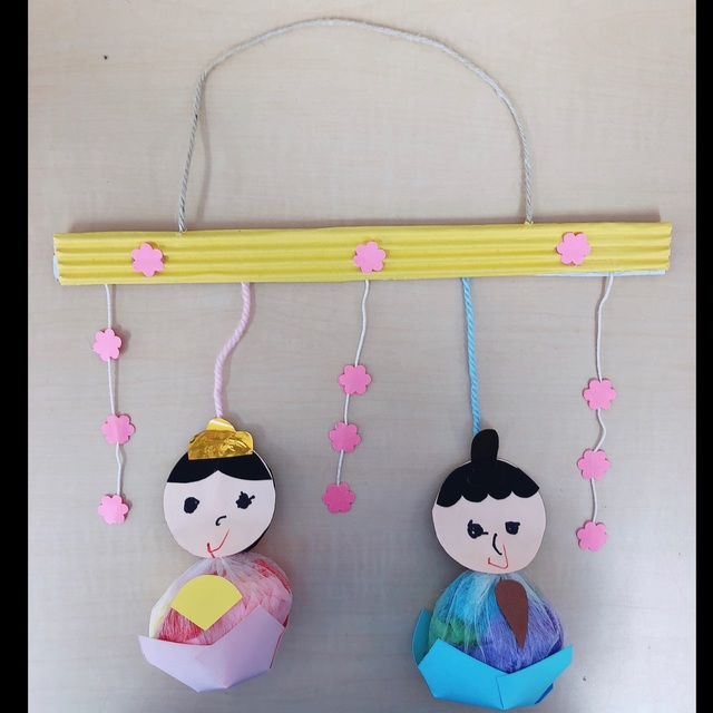 【みんなの投稿】不織布を使った吊るし雛(0歳児)