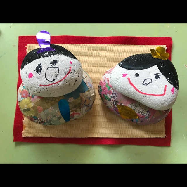 【みんなの投稿】『丸石でひな人形』 【みんなの投稿】『丸石でひな人形』