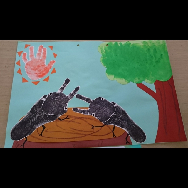 【みんなの投稿】８月の製作(０、１歳児)戦うクワガタ