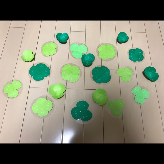 【みんなの投稿】4月壁面  クローバー