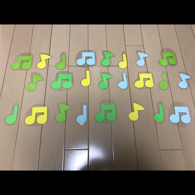 【みんなの投稿】4月壁面  音符