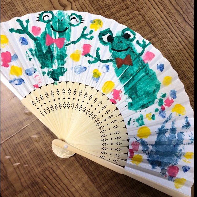 【みんなの投稿】★手形足形アートの扇子★