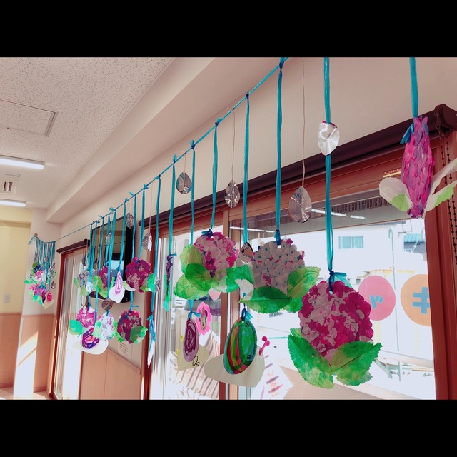 【みんなの投稿】<< 絵の具で梅雨製作 >>