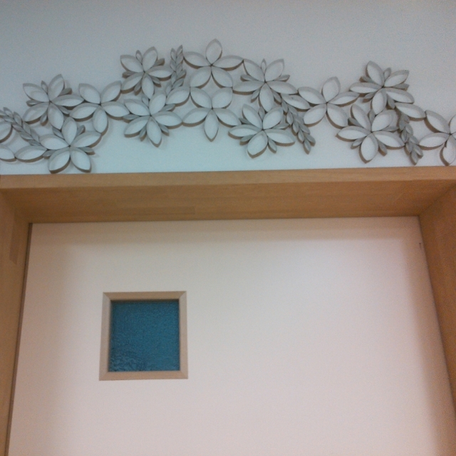 【みんなの投稿】トイレットペーパー芯でウォールアート