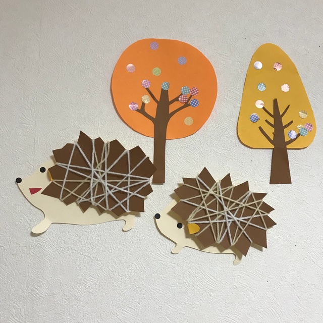 【みんなの投稿】【秋の壁面製作】ハリネズミ&紅葉