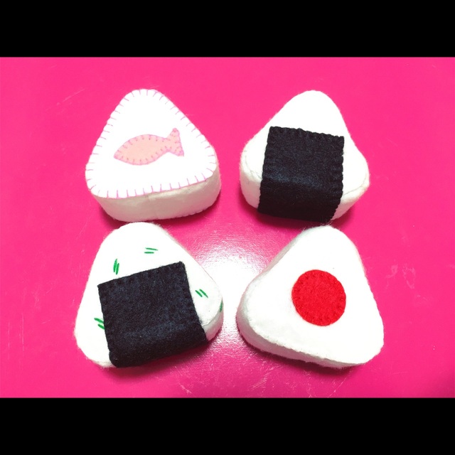 【みんなの投稿】✂︎おにぎり積み木(0歳児用) 【みんなの投稿】✂︎おにぎり積み木(0歳児用)