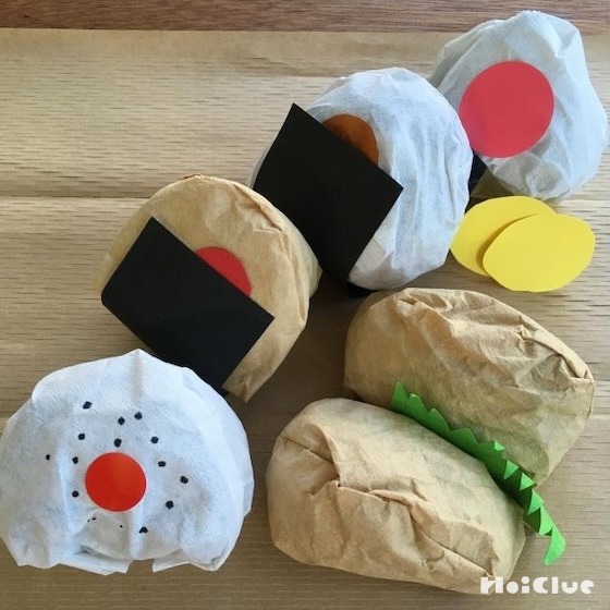 コーヒーフィルターのおにぎり&いなり寿司〜素材を活かした製作遊び〜 コーヒーフィルターのおにぎり&いなり寿司〜素材を活かした製作遊び〜