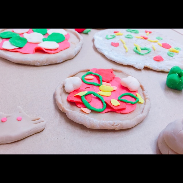 【みんなの投稿】小麦粉粘土でピザ作り。
