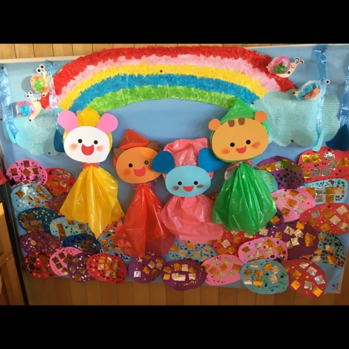 【みんなの投稿】梅雨の壁面 4歳児