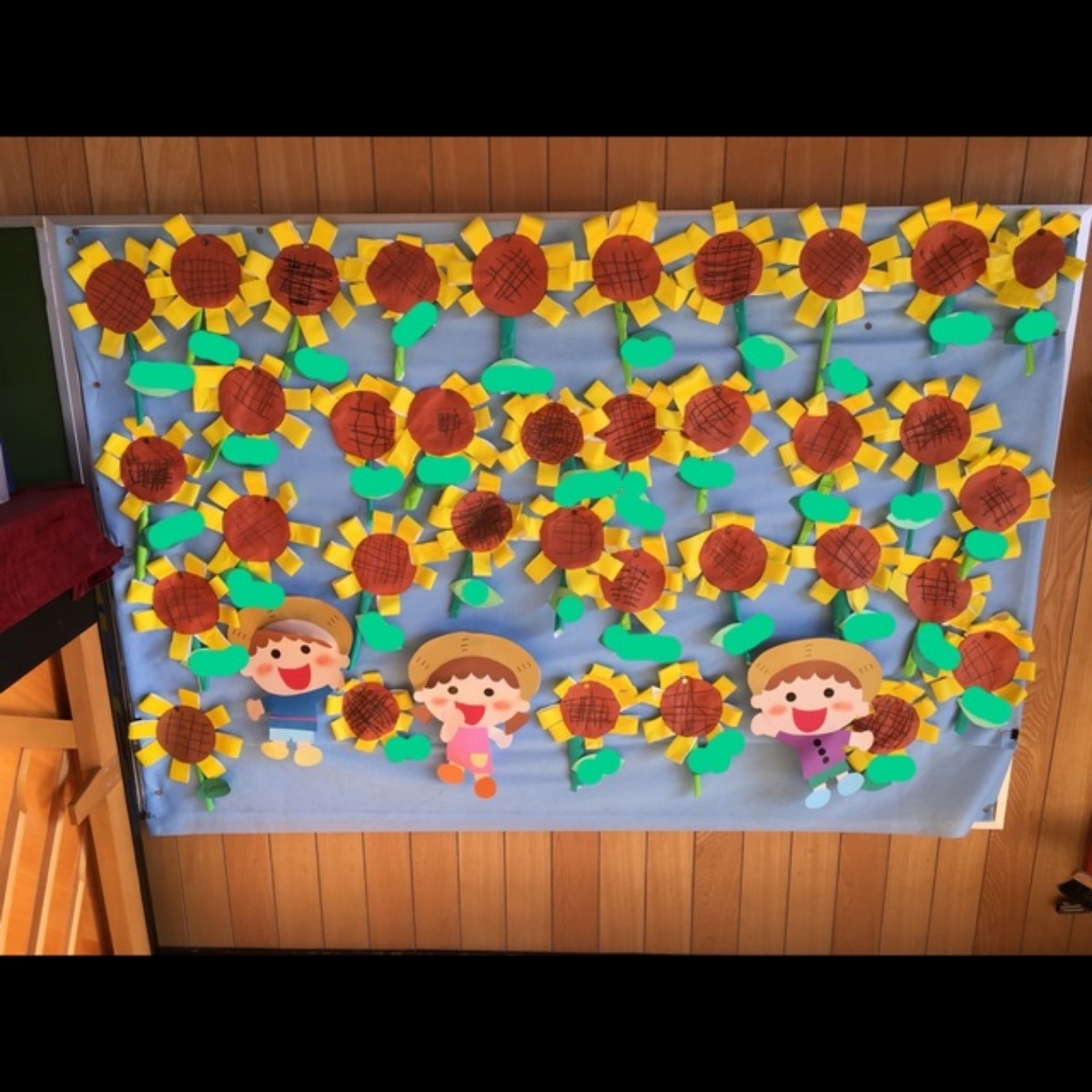 【みんなの投稿】夏の壁面 ひまわり