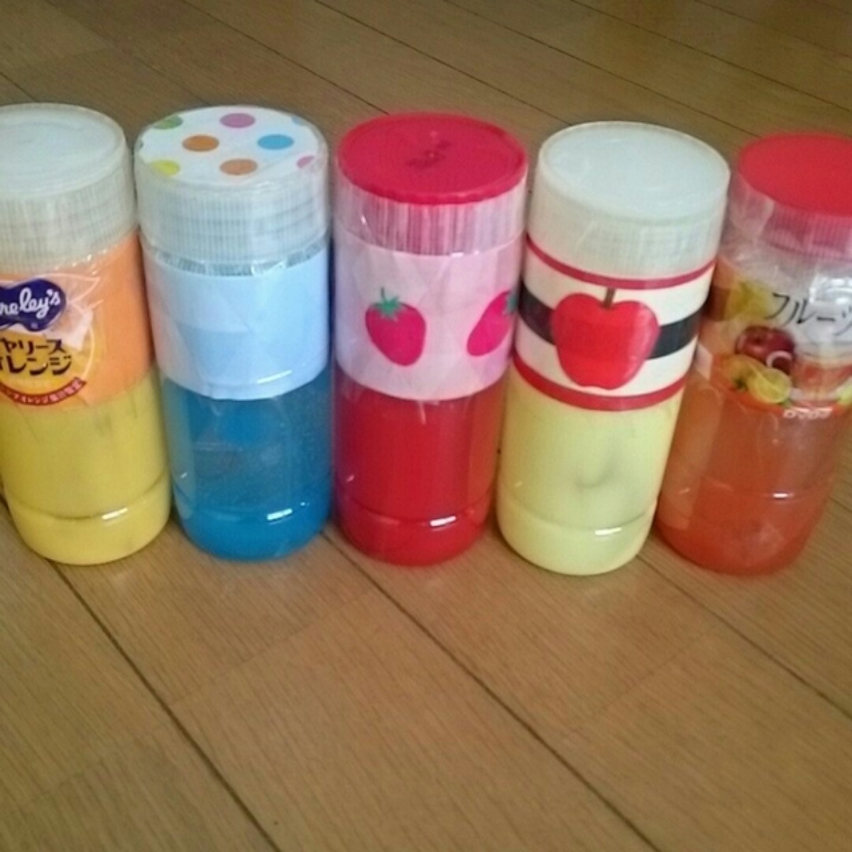 【みんなの投稿】【ジュース】 傾けると色水が見えなくなります