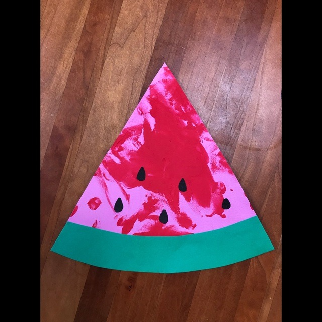 【みんなの投稿】0歳児 手のひらで絵の具つけ