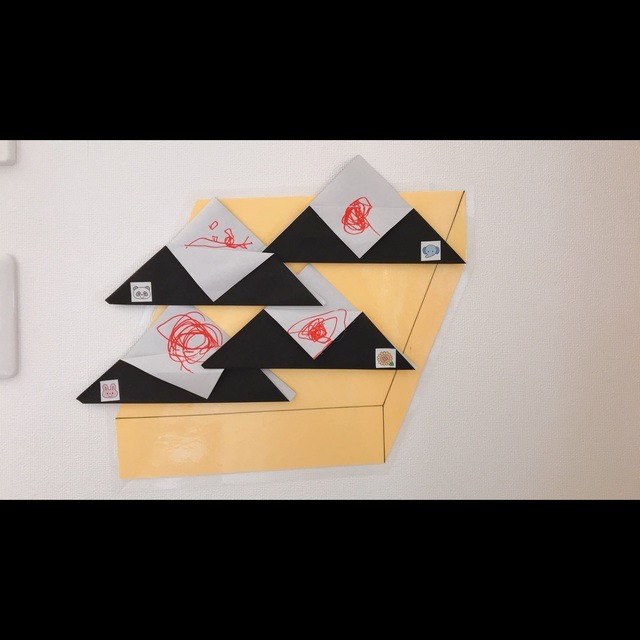 【みんなの投稿】◎折り紙〈おにぎり〉    2歳児