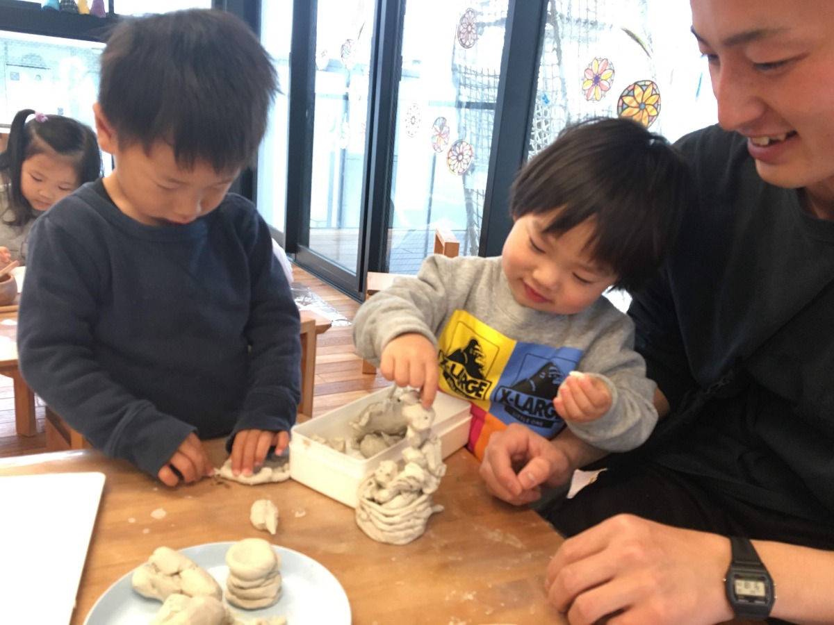 「先生たちが自分らしくいられることからはじめよう」こどもみらい探求社 小竹めぐみさんと小笠原舞さんの考える保育で大切なこと 「先生たちが自分らしくいられることからはじめよう」こどもみらい探求社 小竹めぐみさんと小笠原舞さんの考える保育で大切なこと