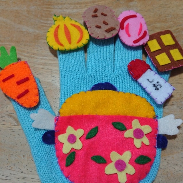 【みんなの投稿】カレーライスの手袋🧤シアターです。