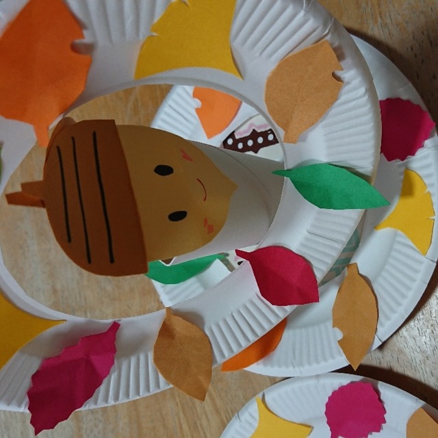 【みんなの投稿】紙皿をくり貫いて輪投げの輪を作りました