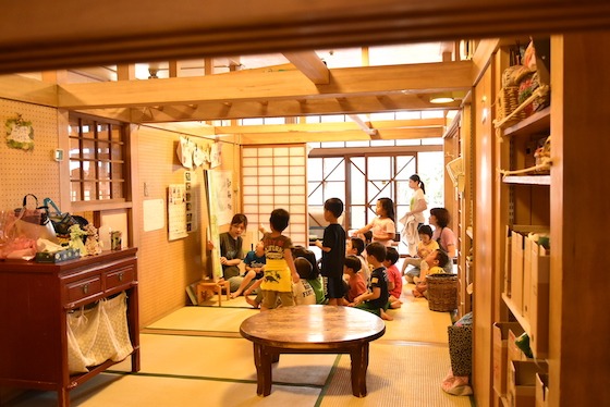「本当に子どもたちは幸せ?」うらら保育園の暮らしを支える、子どもとの距離感と問い 「本当に子どもたちは幸せ?」うらら保育園の暮らしを支える、子どもとの距離感と問い