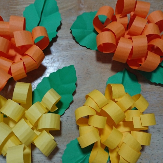 【みんなの投稿】秋の製作、菊の花