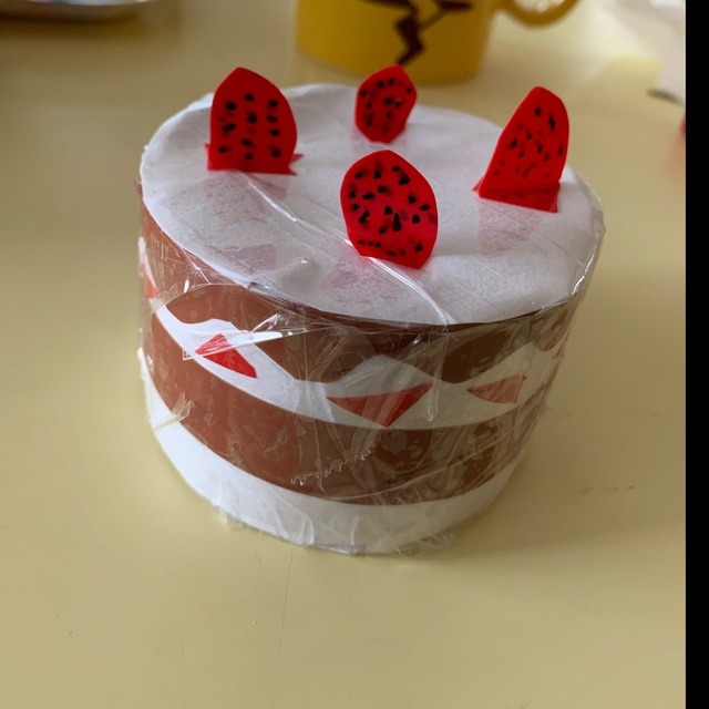 【みんなの投稿】ガムテープの芯でケーキ 【みんなの投稿】ガムテープの芯でケーキ