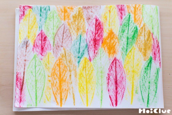 【お絵かきコラム】落ち葉のフロッタージュで、秋の森をえがこう〜素材／落ち葉〜