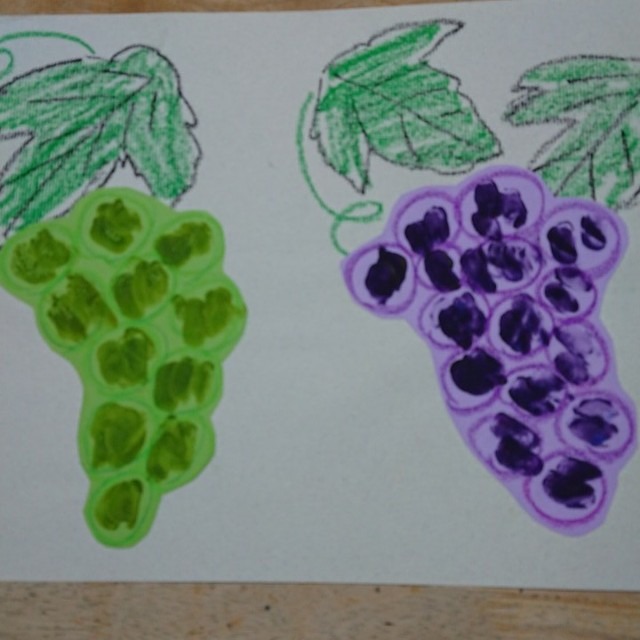【みんなの投稿】指スタンプをしてブドウ🍇
