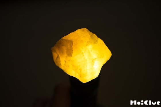 【実験遊び】鉱石をライトで照らしてみよう〜素材／鉱石〜