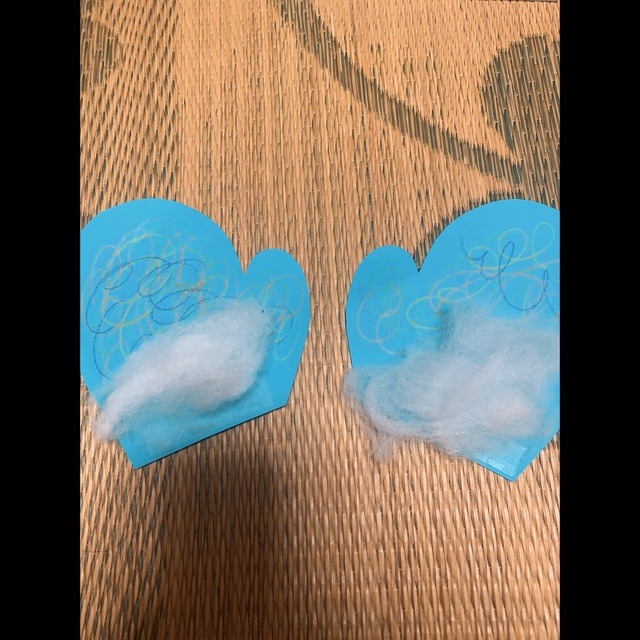 【みんなの投稿】冬の壁面に手袋