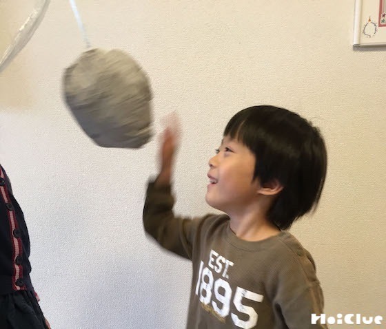 身体を動かして楽しめる新聞ボール〜シンプルなのに遊び方たくさんの手作りおもちゃ〜