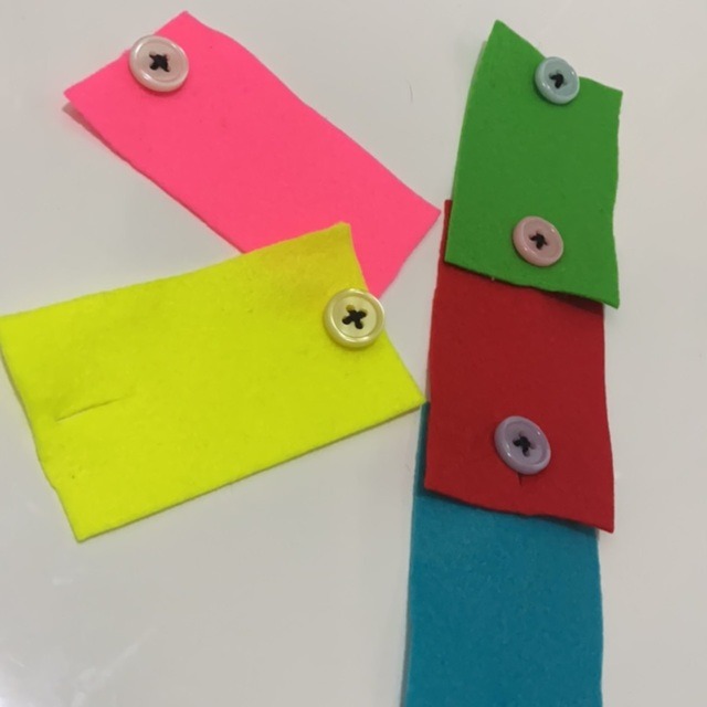 【みんなの投稿】ボタン遊び