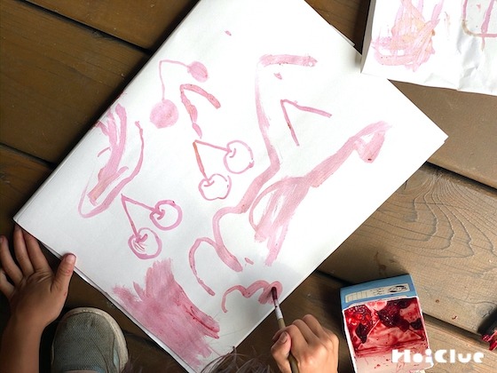 【自然遊び】桜の実の汁で絵を描いてみよう！〜植物／熟れた桜の実〜