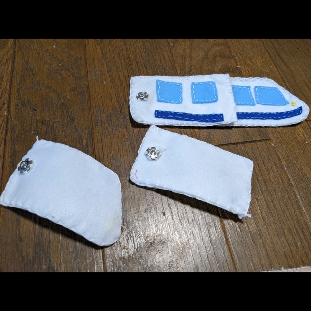 【みんなの投稿】新幹線🚅のパッチン玩具