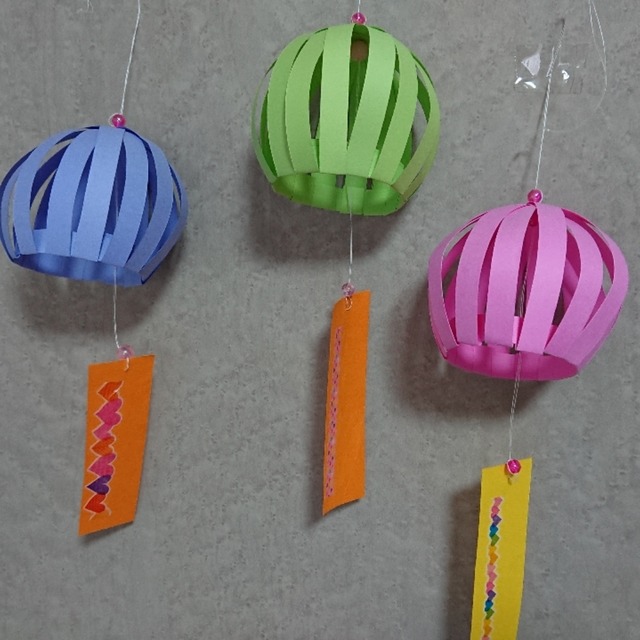 【みんなの投稿】色画用紙で風鈴🎐 【みんなの投稿】色画用紙で風鈴🎐