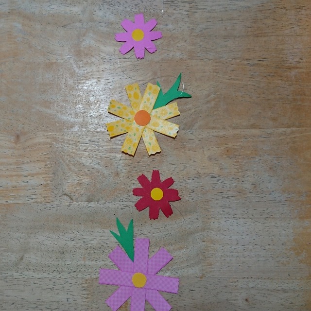 【みんなの投稿】秋の天井飾り、コスモスです☺️✨