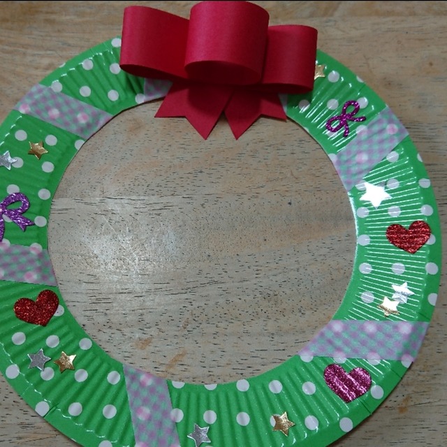 【みんなの投稿】紙皿でクリスマスリース