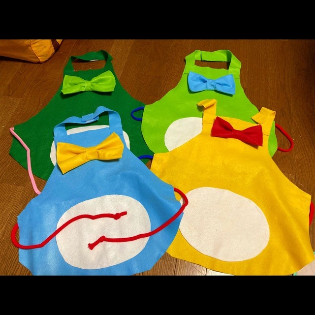 【みんなの投稿】2歳児・カエル🐸のエプロン 【みんなの投稿】2歳児・カエル🐸のエプロン