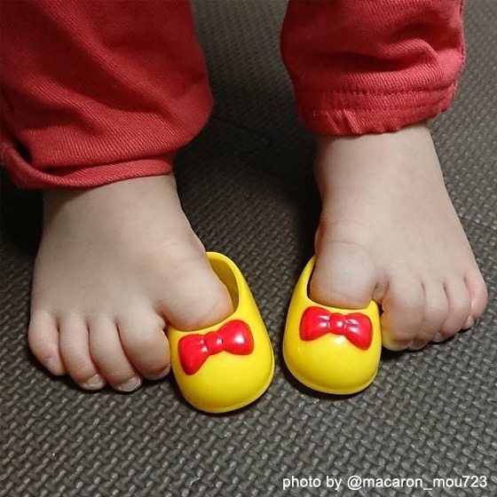 くつ、履いてみたい…？〜2021年2月のhoiclue_worldより〜 こどもの「やってみたい」って、おもしろい！
