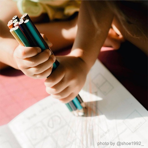 合わせたらどんな色…？〜2021年4月のhoiclue_worldより〜 こどもの「やってみたい」って、おもしろい！