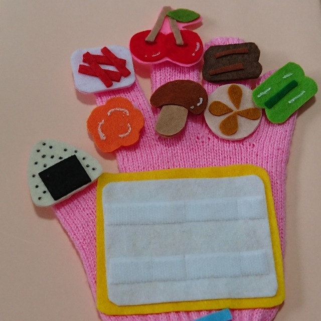 【みんなの投稿】手遊び歌、「これくらいのお弁当に」の手袋シアターです‼️