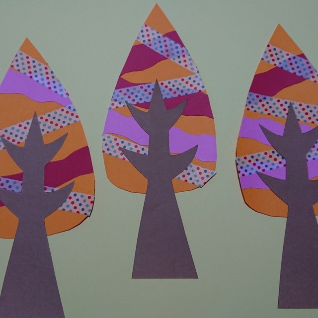 【みんなの投稿】秋の壁面飾りです。落ち葉🍂の雰囲気を表現しました❗