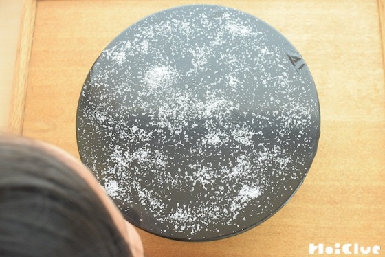 【実験遊び】声で模様を作ってみよう！〜素材／塩〜