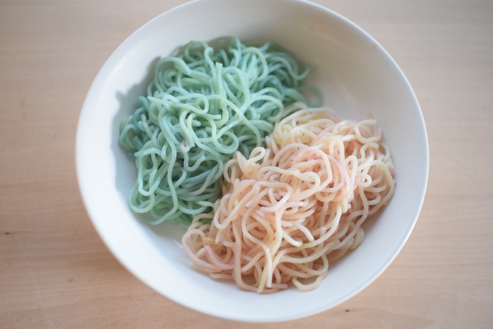 【実験遊び】色が変化する！カラフル焼きそば！〜素材／焼きそば〜